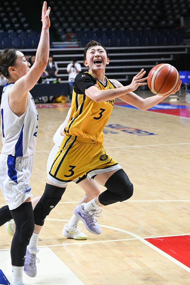 KB스타즈 이채은이 레이업슛을 시도하고 있다. /사진=WKBL 제공 