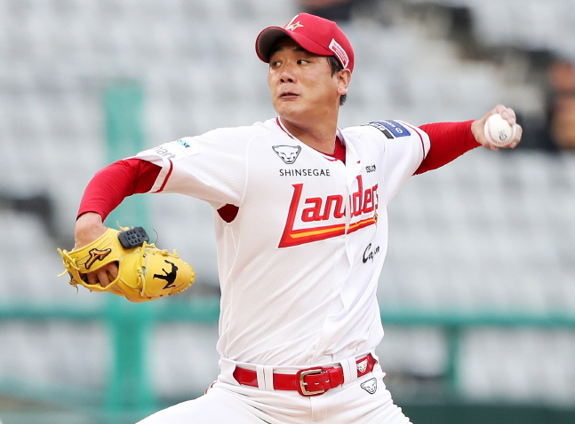 선발 등판해 역투하는 김광현. /사진=SSG 랜더스 제공