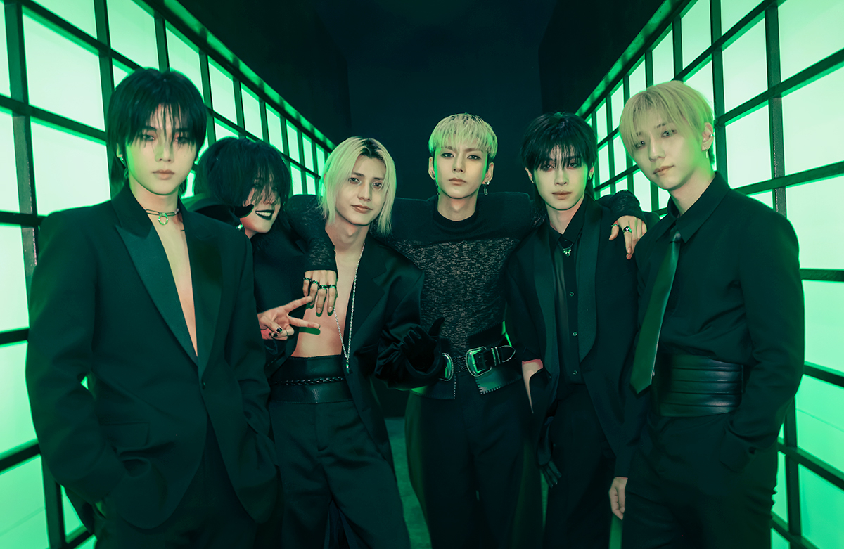 엑스디너리 히어로즈_'FiRE (My Sweet Misery)' 뮤직비디오 비하인드 컷 /사진제공=JYP엔터테인먼트