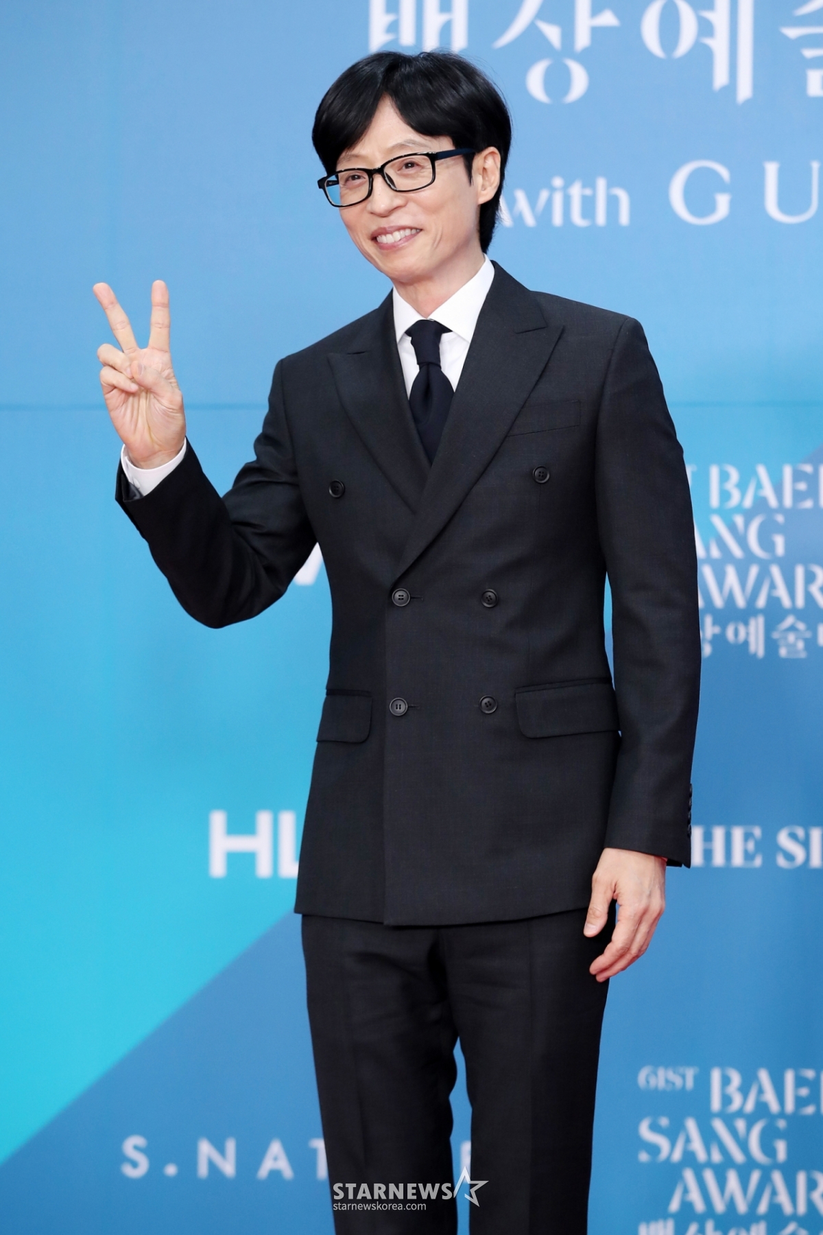 개그맨 유재석이 5일 오후 서울 강남구 코엑스에서 열린 제61회 백상예술대상 시상식에 참석해 포즈를 취하고 있다./2025.05.05 /사진=김휘선 hwijpg@