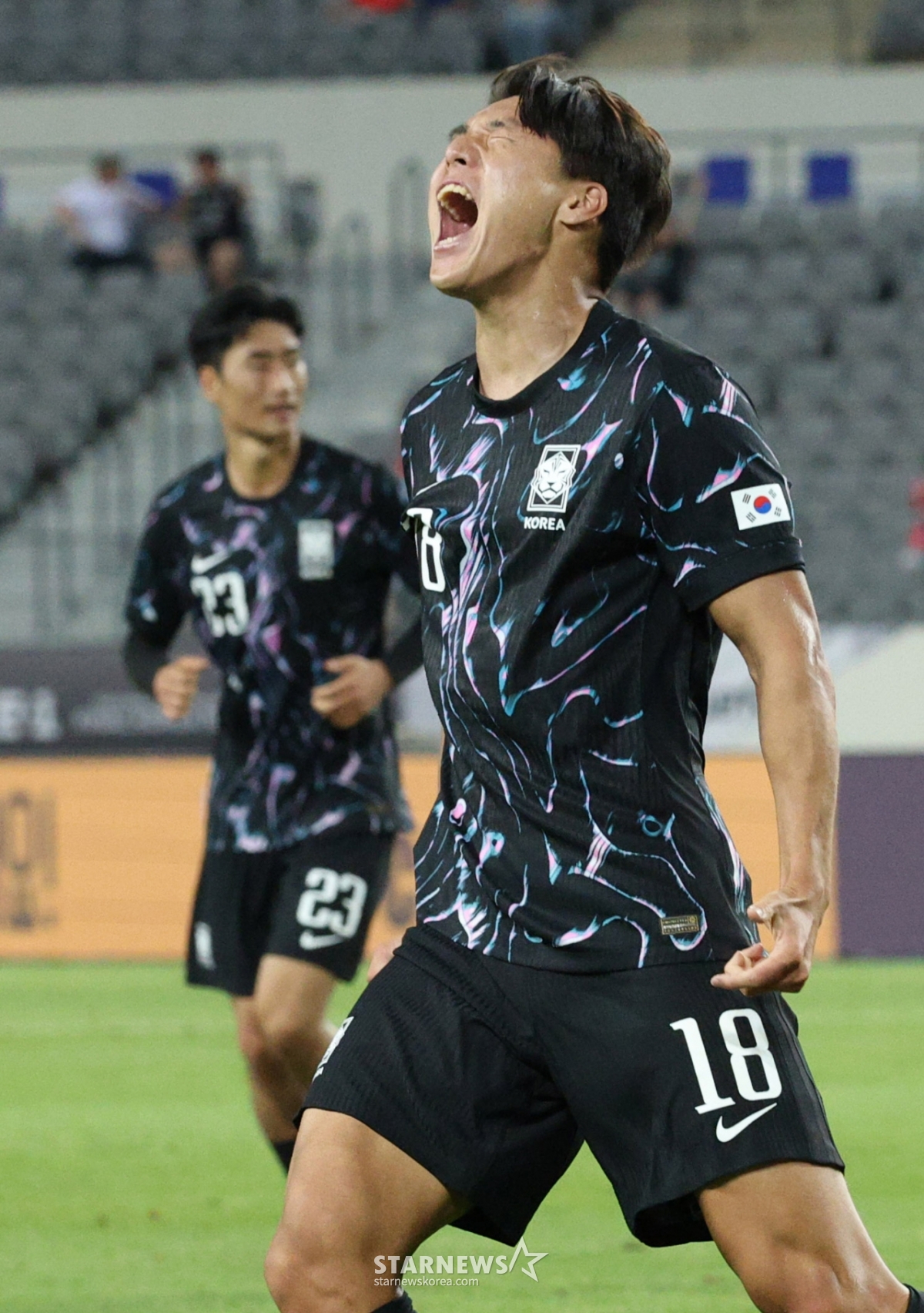 2025 동아시아축구연맹(EAFF) E-1 풋볼 챔피언십(동아시안컵) 한국-홍콩전이 11일 경기도 용인미르스타디움에서 열렸다. 대한민국 이호재가 두 번째 골을 터뜨린 후 포효하고 있다. /사진=김진경 대기자