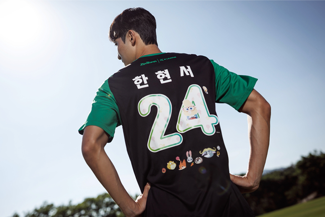 유니폼을 입고 있는 포항 한현서. /사진=한국프로축구연맹