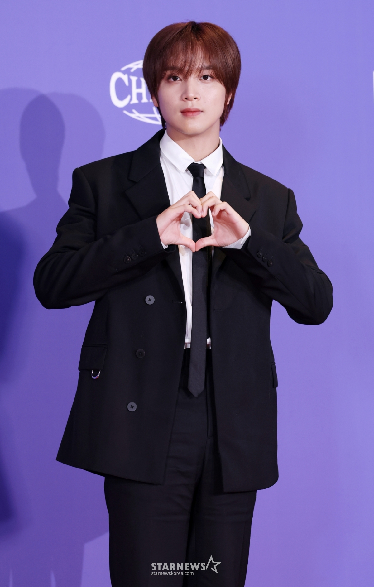 그룹 엔시티 드림(NCT DREAM) 해찬이 14일 오전 서울 송파구 롯데시네마 월드타워에서 열린 정규 5집 'Go Back To The Future(고 백 투 더 퓨처)' 발매 기념 포토월에서 포즈를 취하고 있다. /2025.07.14 /사진=김휘선 hwijpg@