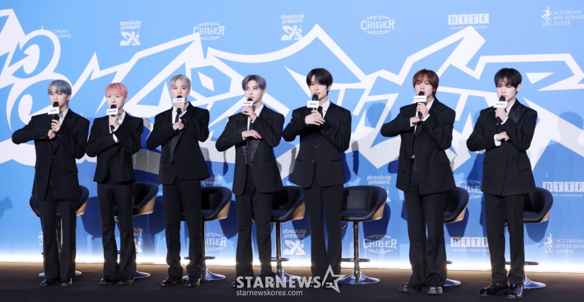 그룹 엔시티 드림(NCT DREAM)이 14일 오전 서울 송파구 롯데시네마 월드타워에서 열린 정규 5집 'Go Back To The Future(고 백 투 더 퓨처)' 발매 기념 제작발표회에서 인사를 하고 있다. /2025.07.14 /사진=김휘선 hwijpg@
