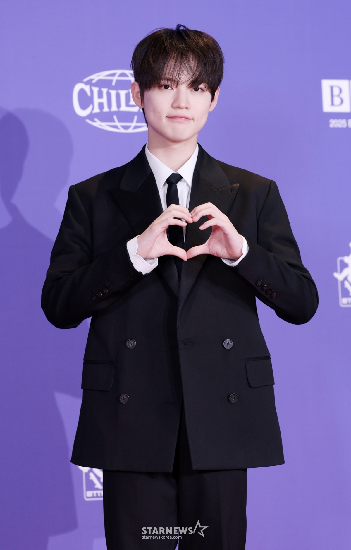 그룹 엔시티 드림(NCT DREAM) 천러가 14일 오전 서울 송파구 롯데시네마 월드타워에서 열린 정규 5집 'Go Back To The Future(고 백 투 더 퓨처)' 발매 기념 포토월에서 포즈를 취하고 있다. /2025.07.14 /사진=김휘선 hwijpg@