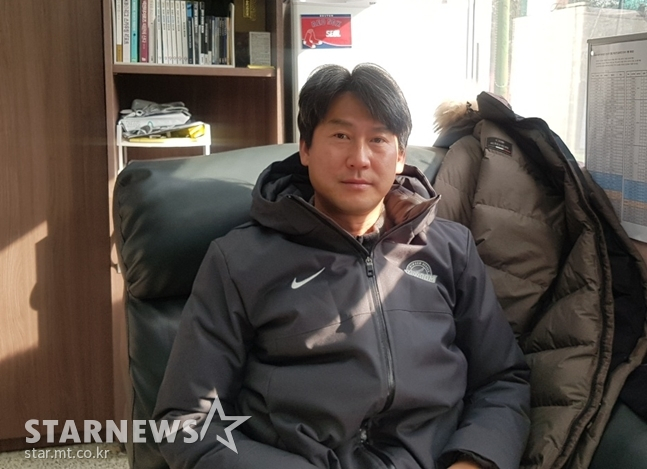 2020년 인터뷰에 임한 설종진 감독대행. /사진=박수진 기자