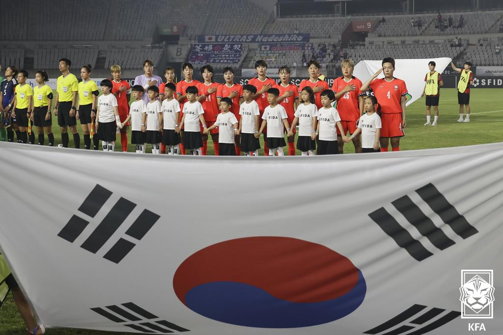 지난 13일 화성종합경기타운에서 열린 2025 동아시아축구연맹(EAFF) E-1 풋볼 챔피언십(동아시안컵) 일본전을 앞둔 여자대표팀 선수들. /사진=대한축구협회 제공