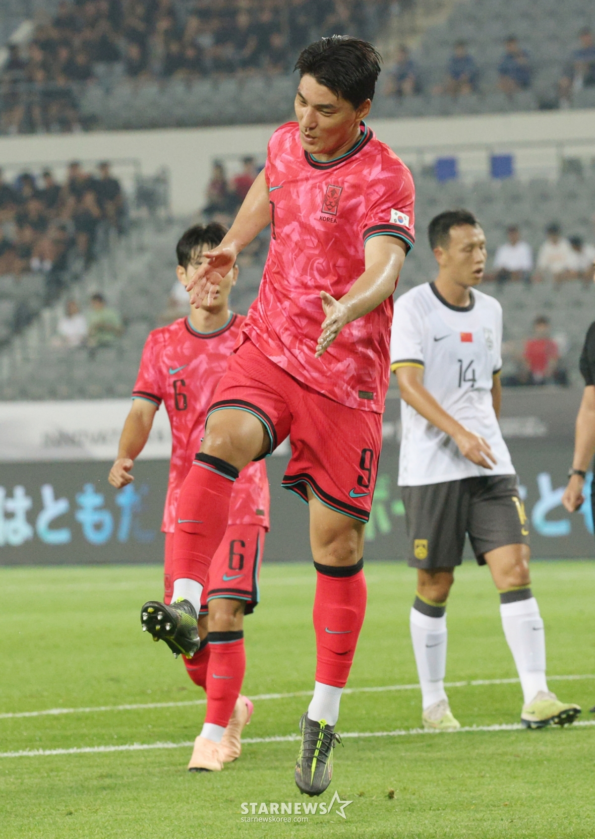 2025 동아시아축구연맹(EAFF) E-1 풋볼 챔피언십(동아시안컵) 한국-중국전이 7일 경기도 용인미르스타디움에서 열렸다. 대한민국 주민규가 헤더슛으로 두 번째 골을 터뜨린 후 세리머니를 하고 있다. /사진=김진경 대기자