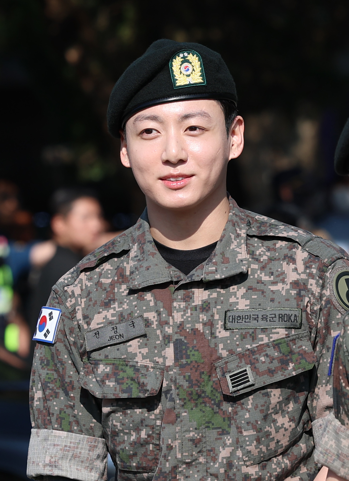 (연천=뉴스1) 권현진 기자 = 방탄소년단(BTS)의 정국이 11일 오전 경기도 연천군 연천공설운동장에서 군 복무를 마친 뒤 군복무를 마친 뒤 미소를 짓고있다. 정국과 지민은 지난 2023년 12월 입대해 경기도 연천에 위치한 육군 제5보병사단에서 약 1년 7개월간 병역의 의무를 성실히 수행했다. 2025.6.11/뉴스1 Copyright © 뉴스1. All rights reserved. 무단 전재 및 재배포, AI학습 이용 금지. /사진=(연천=뉴스1) 권현진 기자