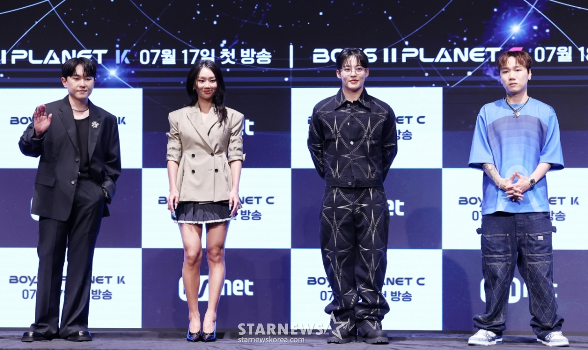 가수 임한별, 효린, 안무가 백구영, 가수 저스디스가 16일 오전 서울 구로구 더세인트에서 열린 Mnet '보이즈2플래닛' 제작발표회에서 포즈를 취하고 있다. /2025.07.16 /사진=김휘선 hwijpg@