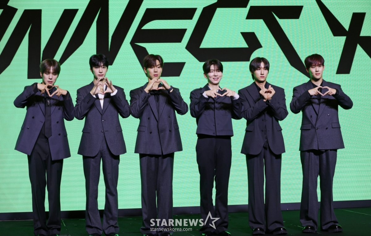 그룹 몬스타엑스(MONSTA X)가 16일 오후 서울 콘래드호텔에서 진행된 데뷔 10주년 기념 기자간담회에 참석해 포즈를 취하고 있다. /2025.07.16 /사진=이동훈 photoguy@