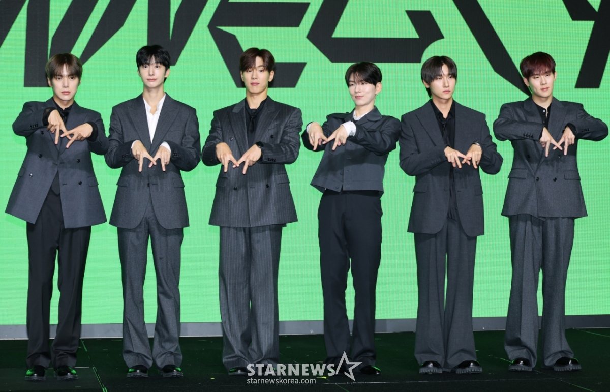 그룹 몬스타엑스(MONSTA X)가 16일 오후 서울 콘래드호텔에서 진행된 데뷔 10주년 기념 기자간담회에 참석해 포즈를 취하고 있다. /2025.07.16 /사진=이동훈 photoguy@