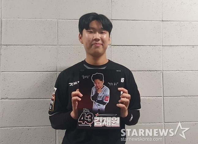 KT 김재원이 지난 11일 대전 한화생명 볼파크에서 열린 2025 KBO 퓨처스 올스타전을 앞두고 스타뉴스와 만나 포즈를 취하고 있다. /사진=김동윤 기자