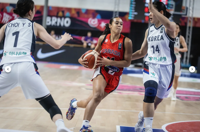 한국(흰색 유니폼)-캐나다 경기. /사진=FIBA 캡처