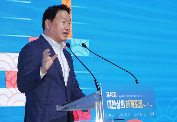 최태원 대한상의 회장이 경주에서 열린 제48회 대한상의 하계포럼 개막식에서 개회사를 하고 있다./사진제공=대한상의