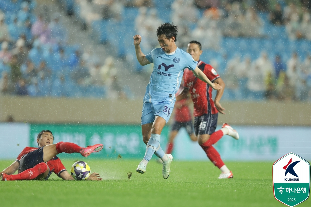 대구FC 공격수 한종무(가운데). /사진=한국프로축구연맹 제공