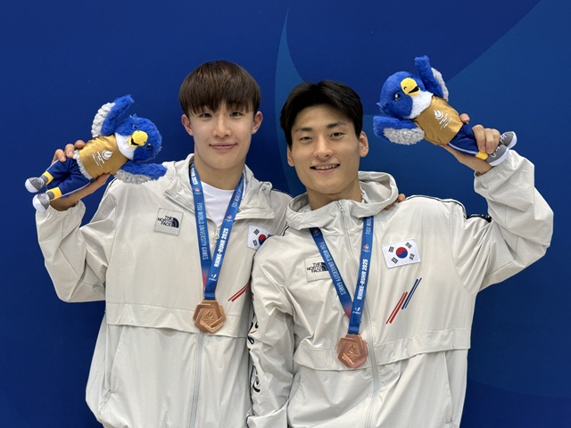 김지욱(왼쪽)과 김영택. /사진=대한수영연맹 제공