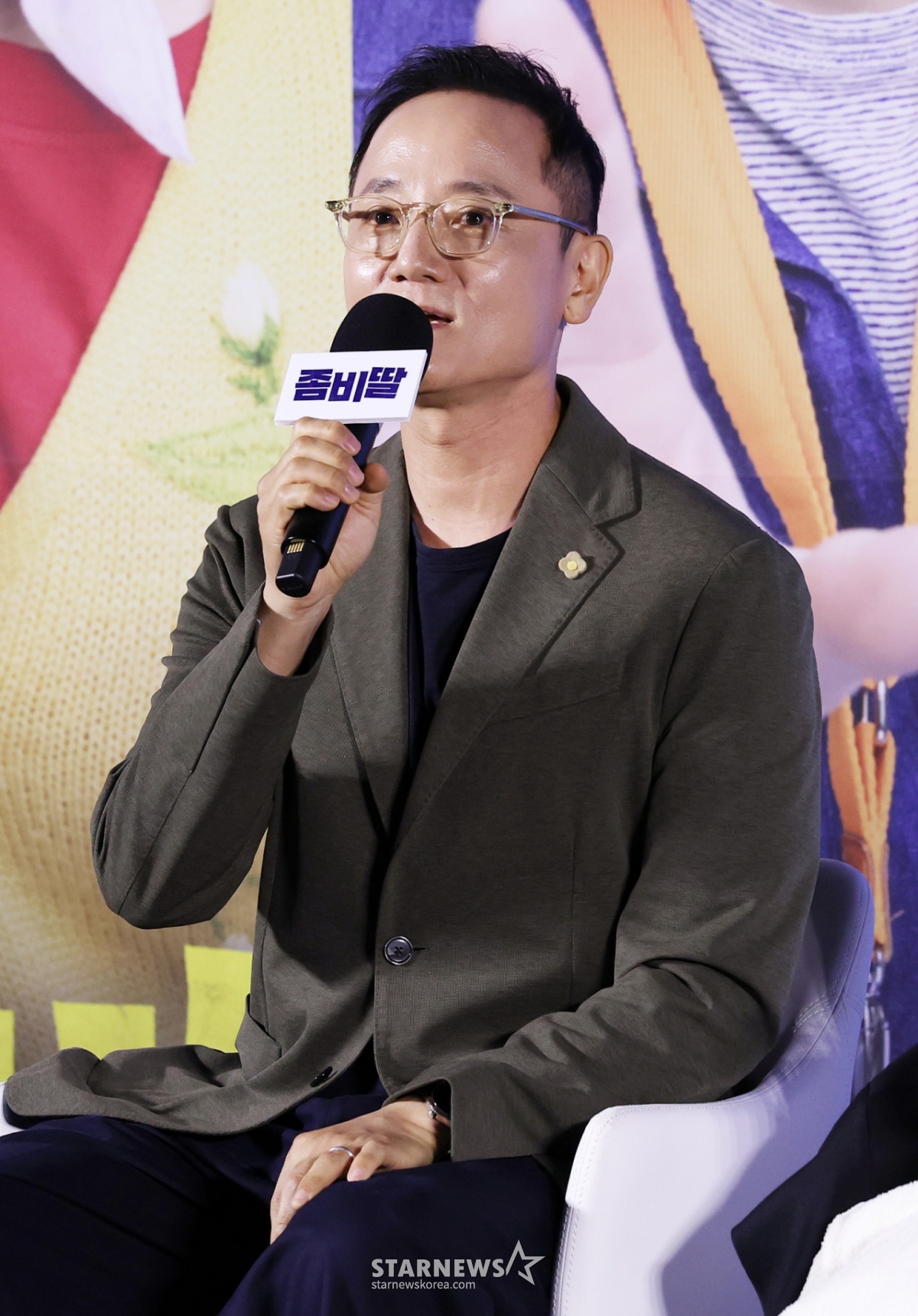 필감성 감독이 30일 서울 용산구 CGV 용산아이파크몰에서 진행된 영화 '좀비딸' (감독 필감성) 제작보고회에 참석해 인사말을 하고 있다. /2025.06.30 /사진=김휘선 hwijpg@