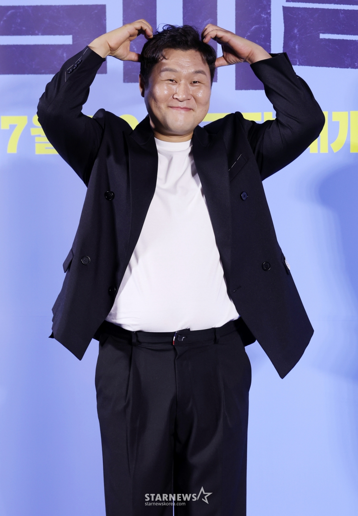 배우 윤경호가 30일 서울 용산구 CGV 용산아이파크몰에서 진행된 영화 '좀비딸' (감독 필감성) 제작보고회에 참석해 포즈를 취하고 있다. /2025.06.30 /사진=김휘선 hwijpg@
