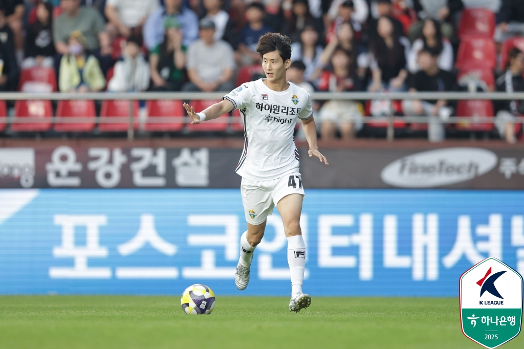 국제축구연맹(FIFA) 산하 국제스포츠연구소(CIES) 기준 K리그 현 시장가치 3위에 오른 강원FC 수비수 신민하. /사진=한국프로축구연맹 제공