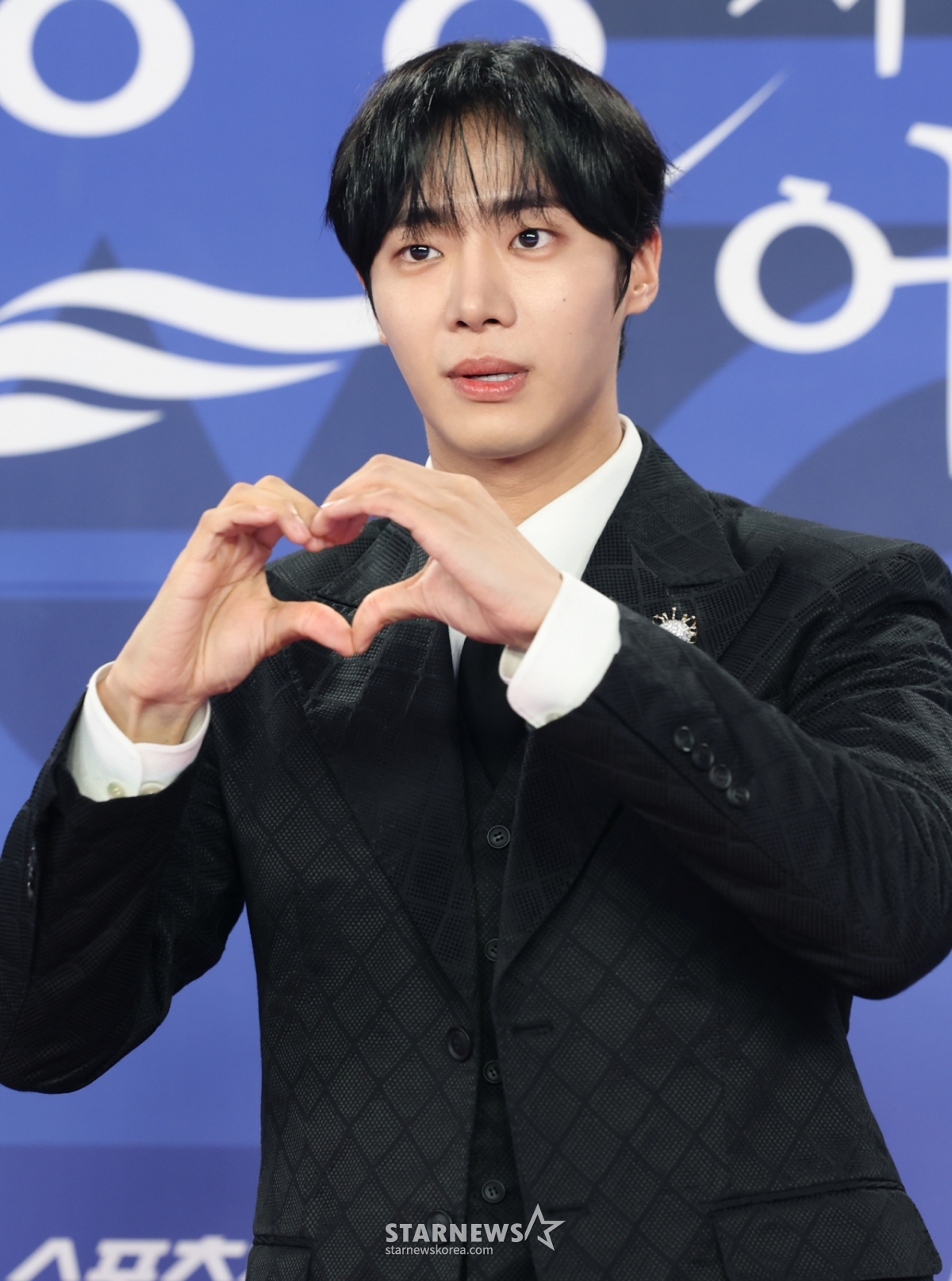 (인천=뉴스1) 권현진 기자 = 배우 추영우가 18일 인천 중구 파라다이스시티에서 열린 ‘제4회 청룡시리즈어워즈’ 레드카펫 행사에 참석해 포즈를 취하고 있다. 2025.7.18/뉴스1  Copyright © 뉴스1. All rights reserved. 무단 전재 및 재배포,  AI학습 이용 금지. /사진=(인천=뉴스1) 권현진 기자