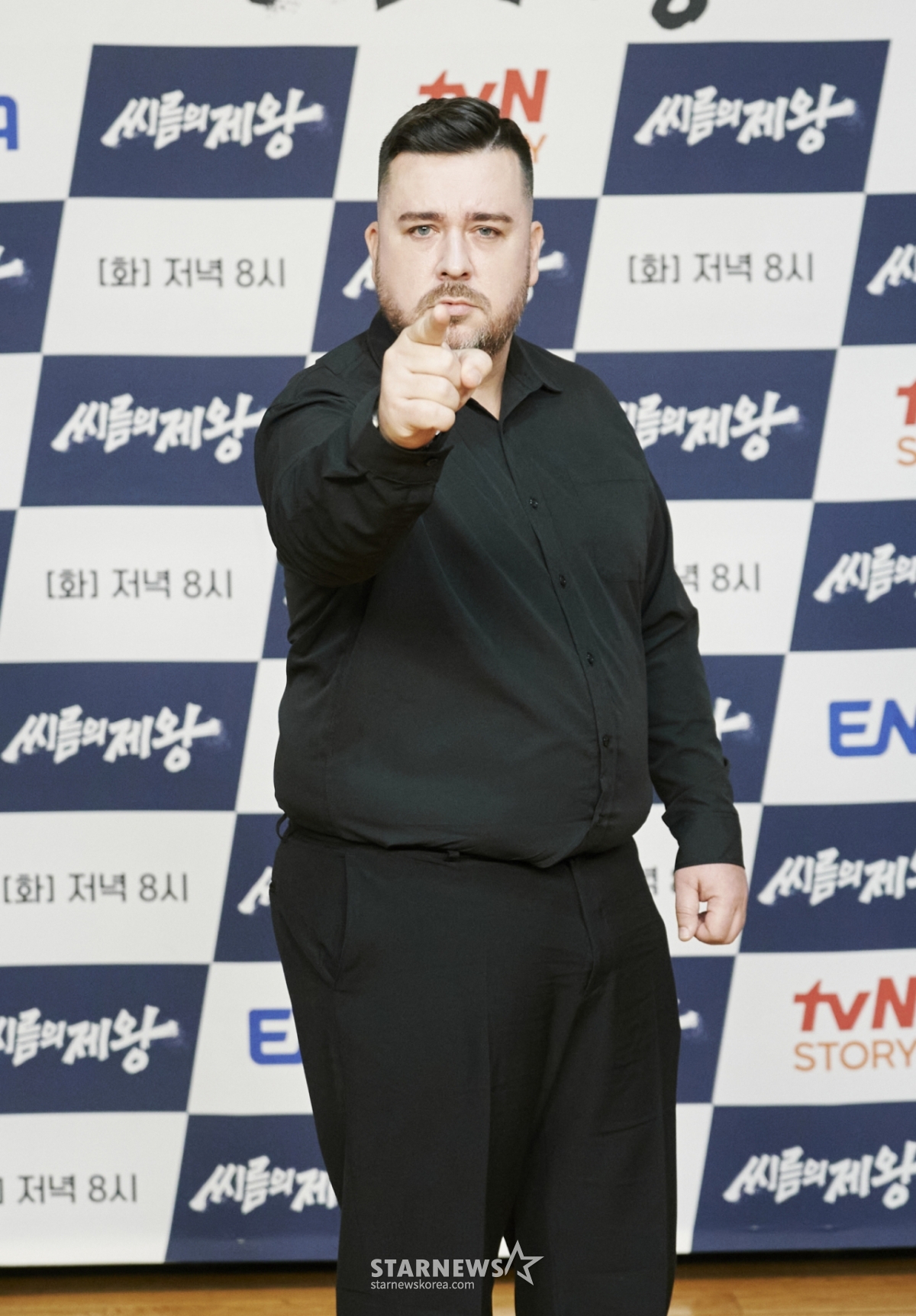 방송인 샘 해밍턴이 18일 오전 온라인 생중계로 진행된 tvN STORY&ENA 예능 '씨름의 제왕' 제작발표회에 참석해 포즈를 취하고 있다. 모래판 위 남자들의 리얼 격투 서바이벌 '씨름의 제왕'은 오늘(18일) 첫 방송된다. /사진제공=tvN STORY·ENA 2022.10.18