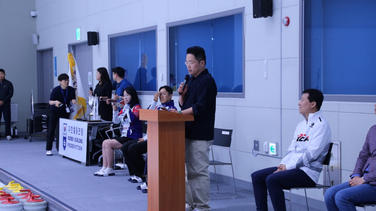 한상호 대한컬링연맹 회장 대회사. /사진=대한컬링연맹 제공