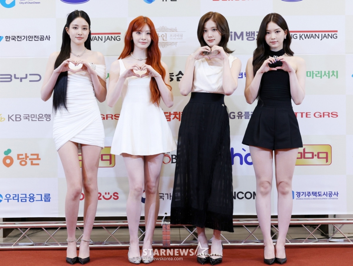 그룹 스테이씨가 22일 서울 영등포구 중소기업중앙회에서 열린 '2025 방송광고페스티벌' 시상식에 참석해 포즈를 취하고 있다. 올해로 17회째를 맞는 'MTN 방송광고 페스티벌'은 광고인과 시청자들을 위한 축제의 장을 마련하고, 혁신적 광고 메시지를 발굴해 광고 문화 발전에 기여한다는 취지로 지난 2009년부터 개최되고 있는 머니투데이방송(MTN)이 개최해온 특별한 시상식이다. /2025.07.22 /사진=김휘선 hwijpg@