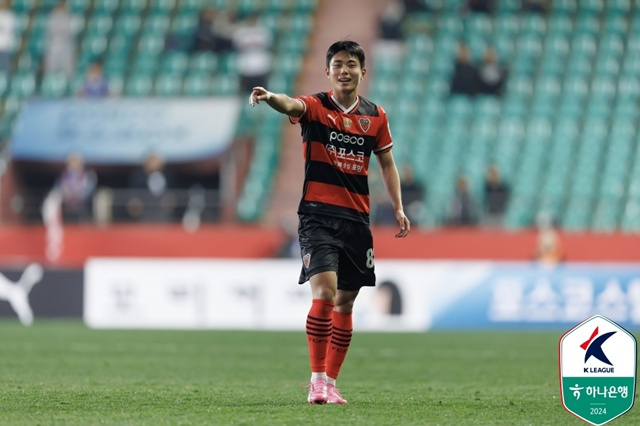 경기에 집중하는 김동진. /사진=한국프로축구연맹 제공