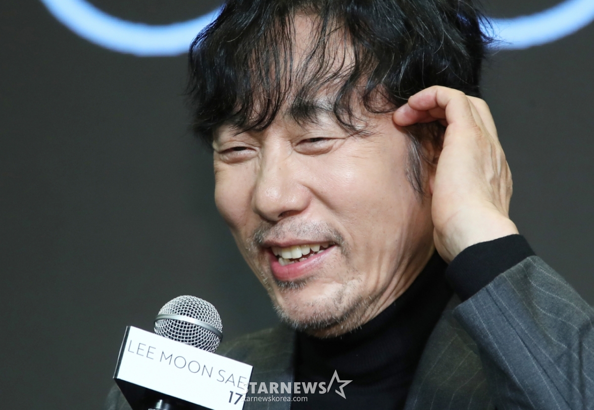(서울=뉴스1) 권현진 기자 = 가수 이문세가 13일 서울 마포구 상암 스탠포드호텔에서 가진 정규 17집 기자간담회서 미소를 짓고 있다. 2024.11.13/뉴스1  Copyright © 뉴스1. All rights reserved. 무단 전재 및 재배포,  AI학습 이용 금지. /사진=(서울=뉴스1) 권현진 기자