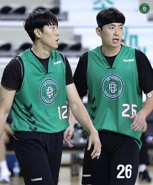 원주 DB의 정효근(왼쪽)과 강상재. /사진=원주 DB SNS
