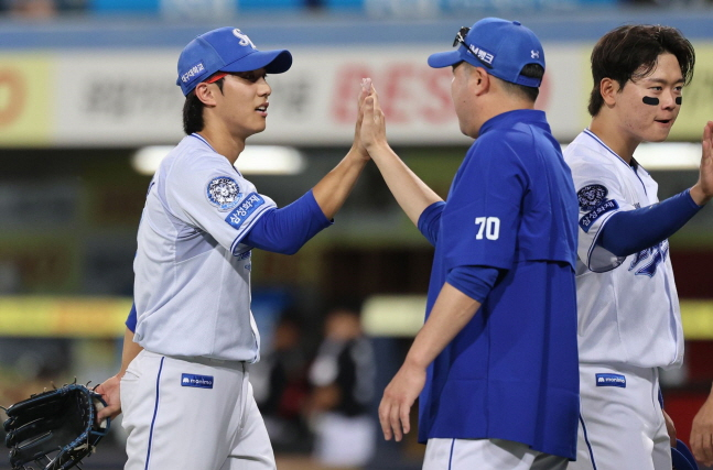 삼성 이재현(왼쪽)과 박진만 감독. /사진=삼성 라이온즈 제공