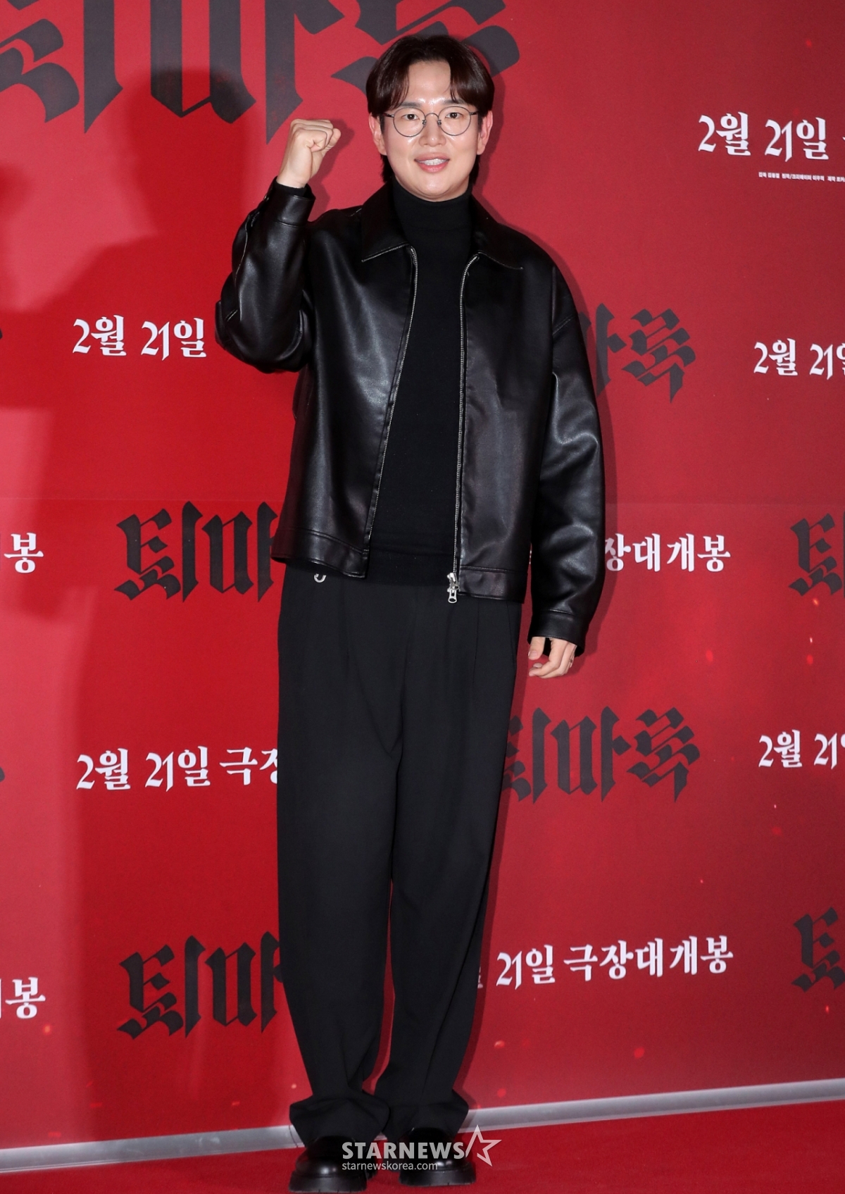 방송인 장성규가 4일 오후 서울 송파구 롯데월드타워 롯데시네마에서 진행된 오컬트 애니메이션 '퇴마록' VIP 시사회에 참석해 포즈를 취하고 있다. '퇴마록'은 특별한 능력을 가진 퇴마사들이 절대 악(惡)에 맞서는 대서사의 시작을 담은 오컬트 블록버스터. 오컬트 액션을 오감으로 즐길 수 있는 4DX와 SCREENX 포맷으로 관객과 만날 예정이다. 오는 21일 개봉. 2025.02.04 /사진=김창현 chmt@