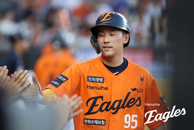 홈을 밟은 황영묵의 모습. /사진=한화 이글스