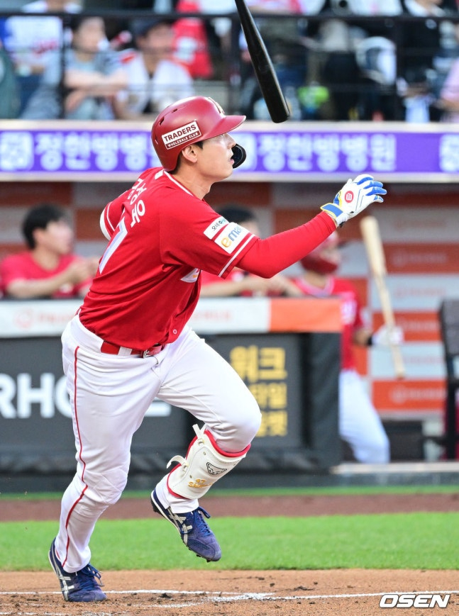 1회 류현진을 상대로 3타점 적시타를 친 김성욱.