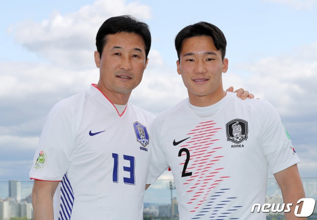이을용 경남FC 감독과 장남 이태석. /사진=뉴스1