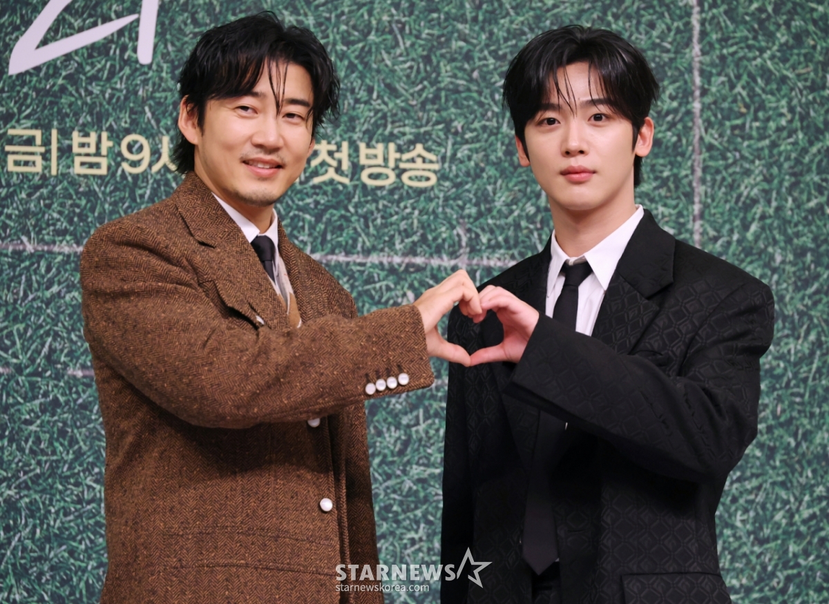 배우 윤계상, 김요한이 25일 오후 서울 양천구 SBS 사옥에서 진행된 금토드라마 '트라이: 우리는 기적이 된다' 제작발표회에 참석해 포즈를 취하고 있다. 예측불허 괴짜감독 주가람과 만년 꼴찌 한양체고 럭비부가 전국체전 우승을 향해 질주하는 코믹 성장 스포츠 드라마 '트라이: 우리는 기적이 된다'는 오늘(25일) 첫 방송된다. /2025.07.25 /사진=이동훈 photoguy@