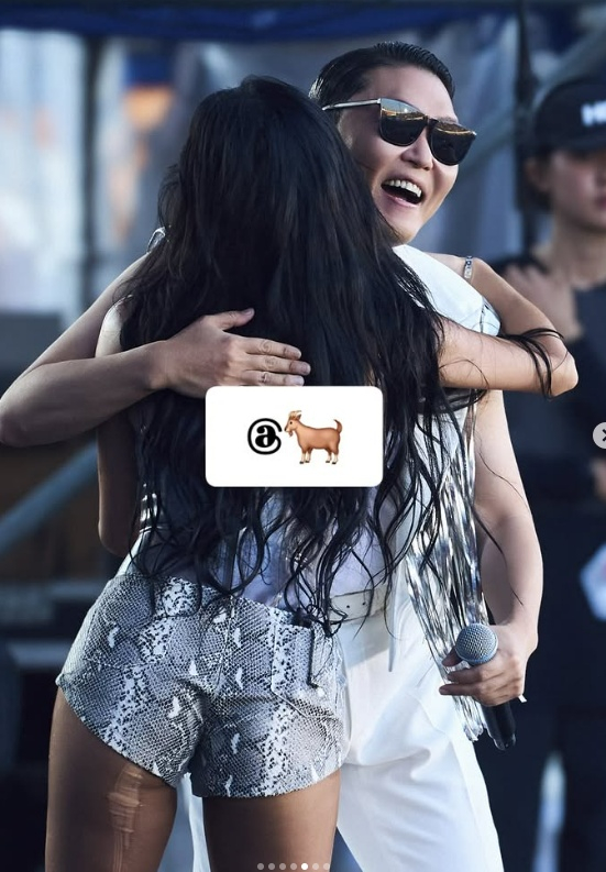/사진=화사 SNS