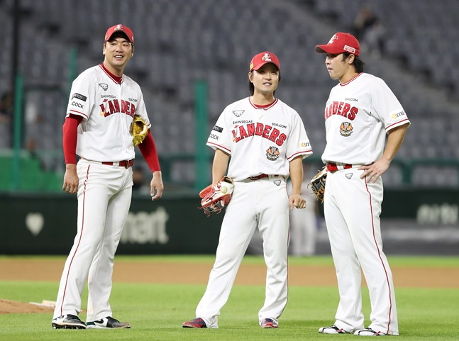2023시즌 김광현(왼쪽부터), 김성현, 최정의 모습. /사진=SSG 랜더스