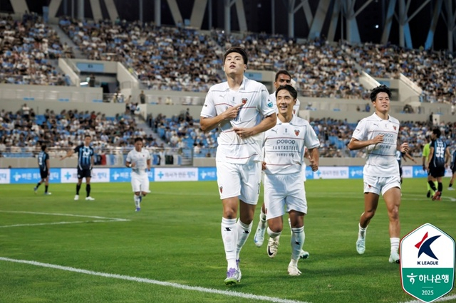 이호재(왼쪽)의 골 세리머니. /사진=한국프로축구연맹 제공