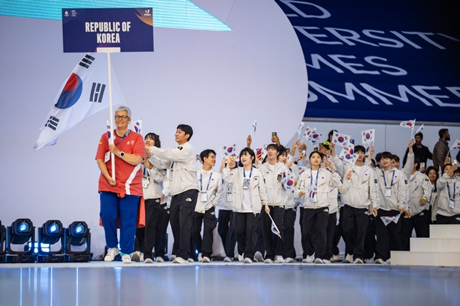 한국 선수단이 라인루르하계세계대학경기대회 개회식에서 입장하고 있다. /사진=대한체육회
