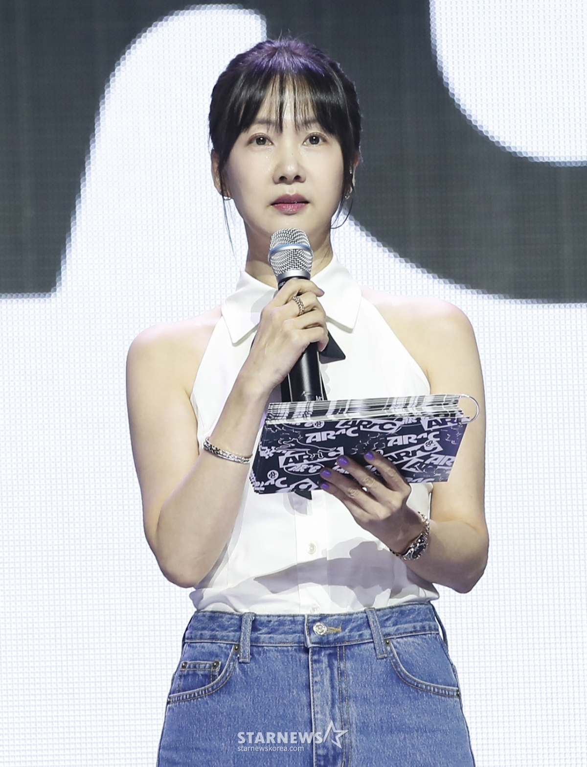(서울=뉴스1) 권현진 기자 = 방송인 박소현이 19일 오후 용산구 블루스퀘어에서 열린 미스틱 신인 보이그룹 아크(ARrC) 첫 EP '에이알스퀘어씨'(AR^C) 쇼케이스에서 진행을 하고 있다. 2024.8.19/뉴스1  Copyright © 뉴스1. All rights reserved. 무단 전재 및 재배포,  AI학습 이용 금지. /사진=(서울=뉴스1) 권현진 기자