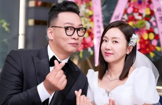 왼쪽부터 박준형, 김지혜 부부 /사진=JTBC