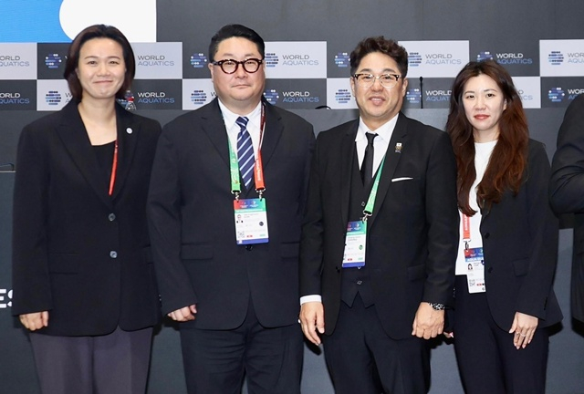 왼쪽부터 박주희 위원, 김승훈 대한수영연맹 사무처장, 정창훈 회장, 임상아 ISF 총장. /사진=대한수영연맹 제공