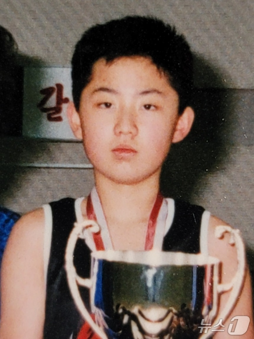 김정은 북한 노동당 총비서가 13세이던 1997년 1월에 찍은 사진을 공개했다. /사진=뉴스1(정성장 세종연구소 부소장 제공)
