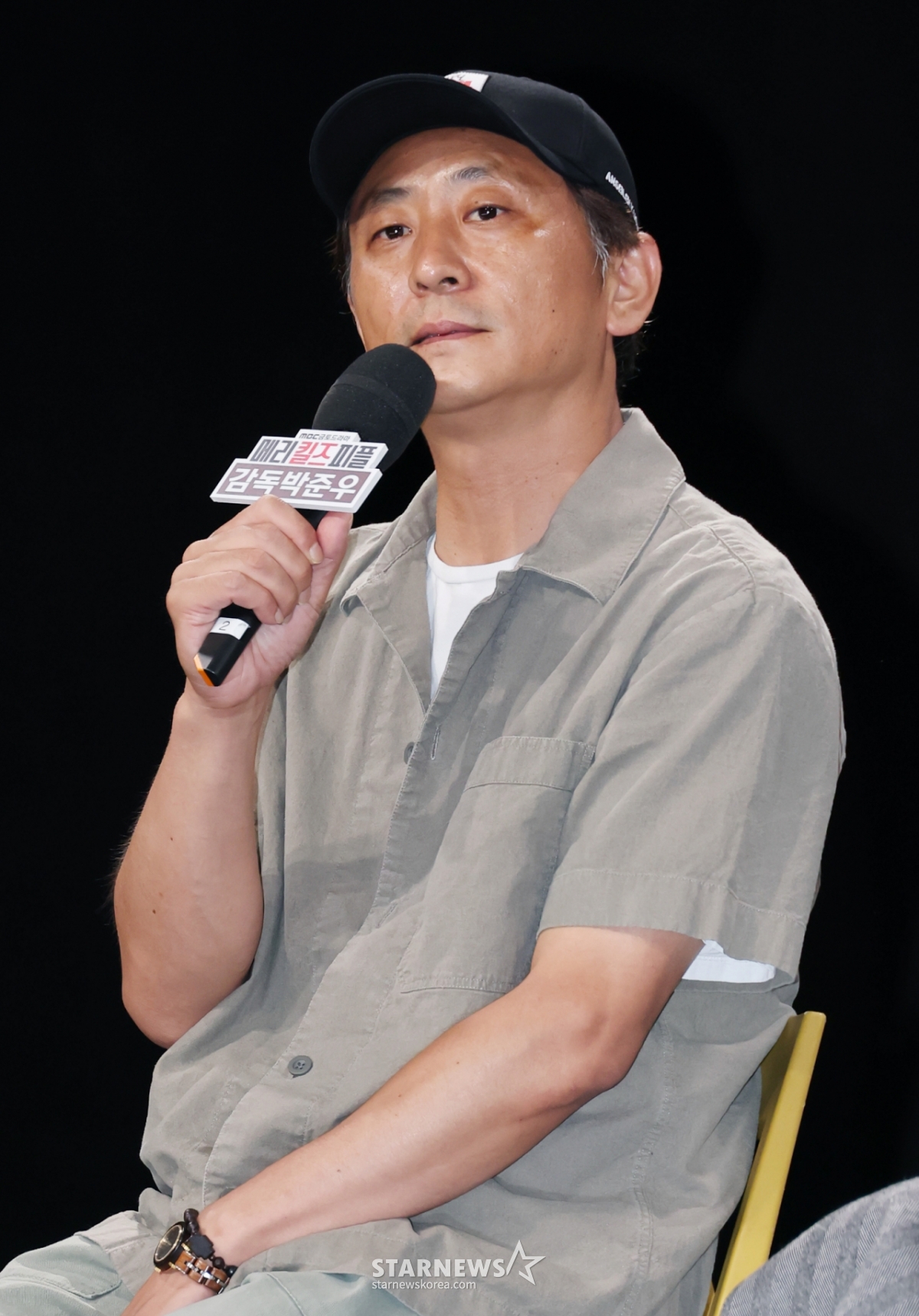박준우 감독이 31일 오전 서울 마포구 상암동 MBC에서 진행된 금토드라마 '메리 킬즈 피플' 제작발표회에 참석해 질문에 답하고 있다. 치료 불가능한 환자들의 조력 사망을 돕는 의사와 이들을 추적하는 형사의 이야기를 다룬 서스펜스 드라마 '메리 킬즈 피플'는 오는 1일 첫 방송된다. /2025.07.31 /사진=이동훈 photoguy@