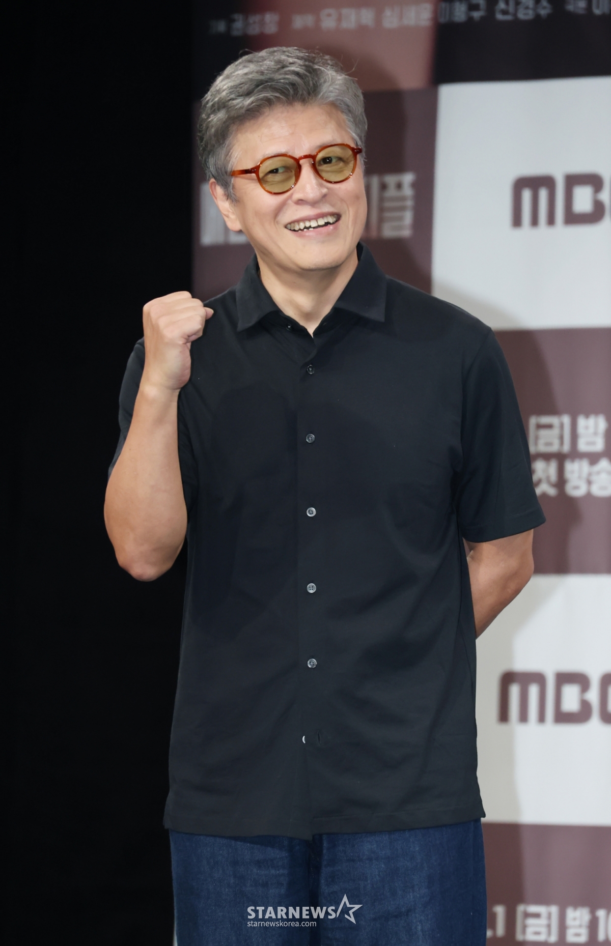 배우 권해효가 31일 오전 서울 마포구 상암동 MBC에서 진행된 금토드라마 '메리 킬즈 피플' 제작발표회에 참석해 포즈를 취하고 있다. 치료 불가능한 환자들의 조력 사망을 돕는 의사와 이들을 추적하는 형사의 이야기를 다룬 서스펜스 드라마 '메리 킬즈 피플'는 오는 1일 첫 방송된다. /2025.07.31 /사진=이동훈 photoguy@