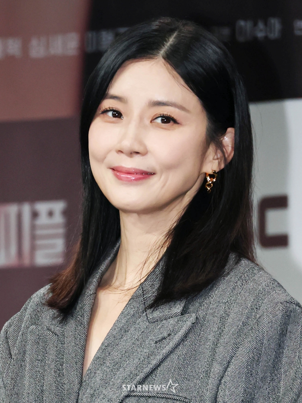 배우 이보영이 31일 오전 서울 마포구 상암동 MBC에서 진행된 금토드라마 '메리 킬즈 피플' 제작발표회에 참석해 포즈를 취하고 있다. 치료 불가능한 환자들의 조력 사망을 돕는 의사와 이들을 추적하는 형사의 이야기를 다룬 서스펜스 드라마 '메리 킬즈 피플'는 오는 1일 첫 방송된다. /2025.07.31 /사진=이동훈 photoguy@