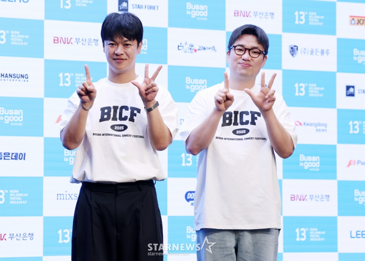 서울코미디올스타스 팀 김동하, 박철현이 1일 서울 마포구 상암 스탠포드 호텔에서 진행된 제13회 '부산국제코미디페스티벌' 기자간담회에 참석해 포즈를 취하고 있다. /2025.08.01 /사진=김휘선 hwijpg@
