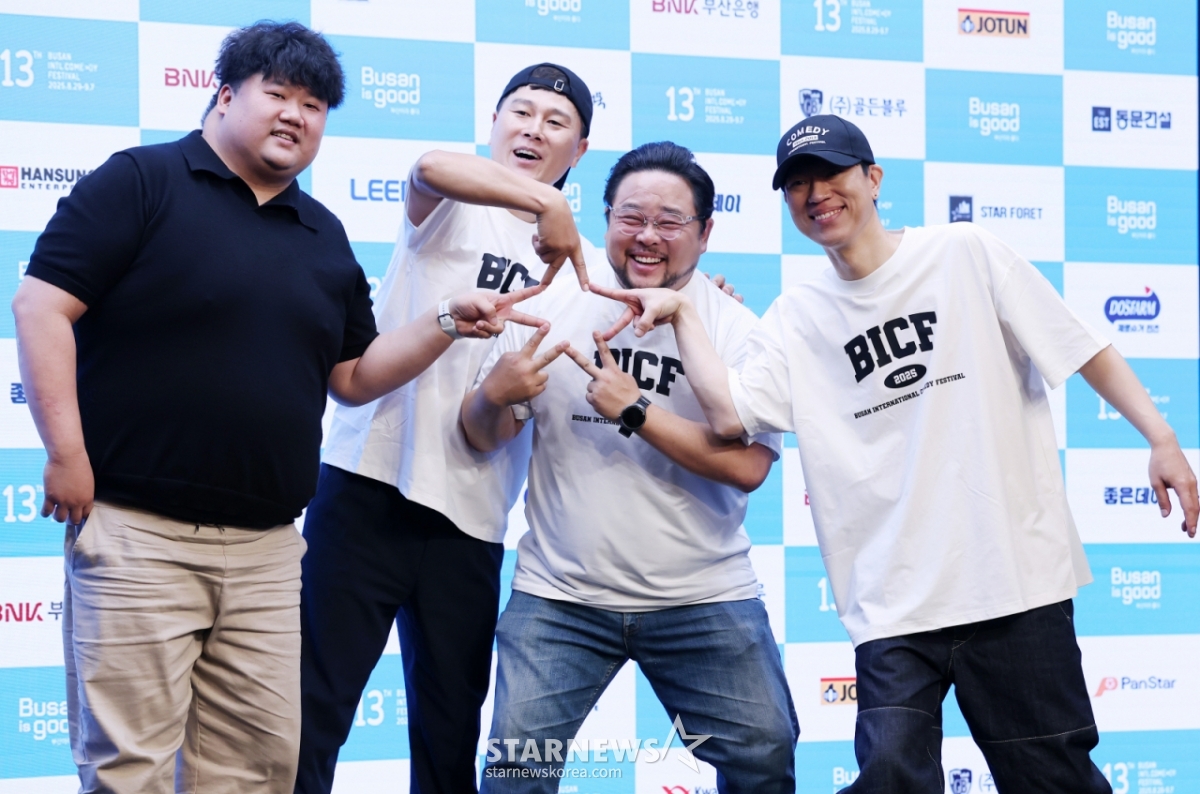 변기수의 해수욕쇼 팀 김태원, 변기수, 송영길, 탁이 1일 서울 마포구 상암 스탠포드 호텔에서 진행된 제13회 '부산국제코미디페스티벌' 기자간담회에 참석해 포즈를 취하고 있다. /2025.08.01 /사진=김휘선 hwijpg@